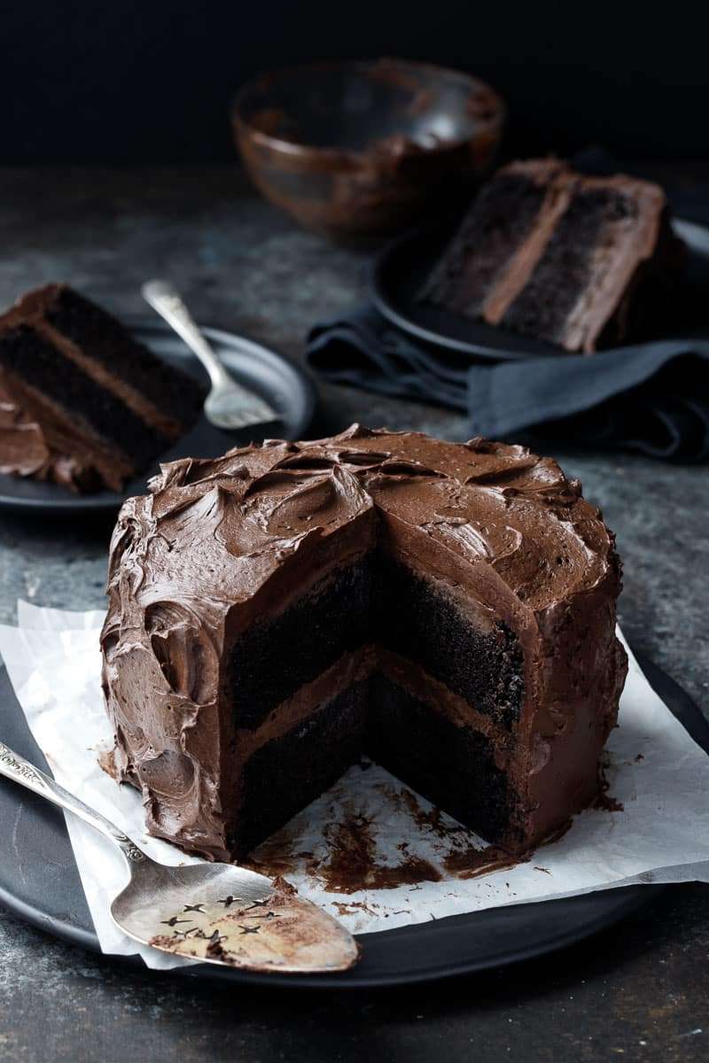 Transform Your Cakes: Ultimate Rich & Velvety Fudge Frosting Guide